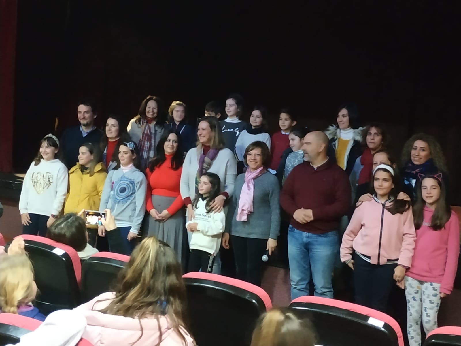 Premiados alumnos de cinco centros docentes de Ubrique en el concurso ‘Mi familia igualitaria’, convocado por la Diputación