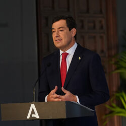 El presidente de la Junta mantiene el cierre perimetral y el toque de queda de 22 a 7 horas, aunque se amplía a las 21:30 el horario de recogida de alimentos en bares