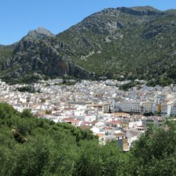 Cierre perimetral y cese de toda actividad no esencial en Ubrique