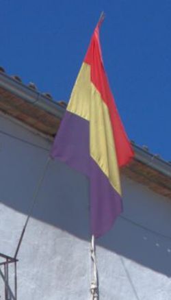 La bandera que ondeó en el Ayuntamiento de Ubrique hace 90 años