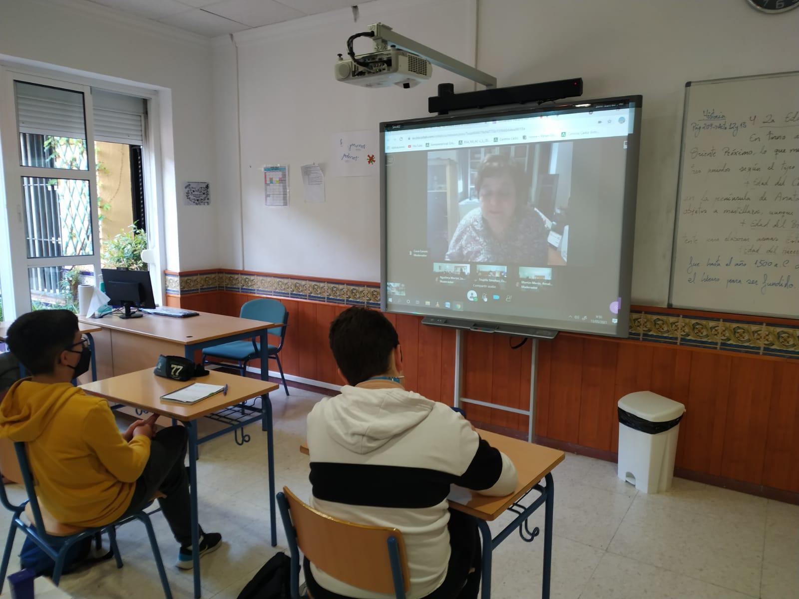La escritora Cuca Canals mantuvo un fructífero encuentro con los alumnos de 1º de ESO del IES Los Remedios