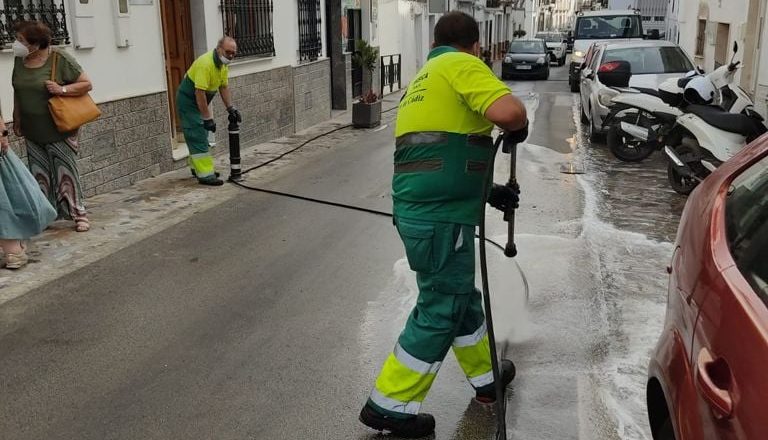 Limpieza de calles tras la canalización del gas