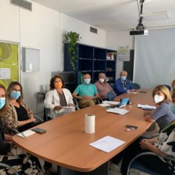 El Observatorio ¡Especialistas ¡Ya! entrega a la delegada de la Junta los resultados de una encuesta sobre asistencia sanitaria en la Sierra