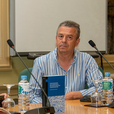 El geógrafo ubriqueño José María Arenas Cabello presentó su libro <i>Fuentes documentales para el estudio histórico de los límites jurisdiccionales en la provincia de Cádiz</i>