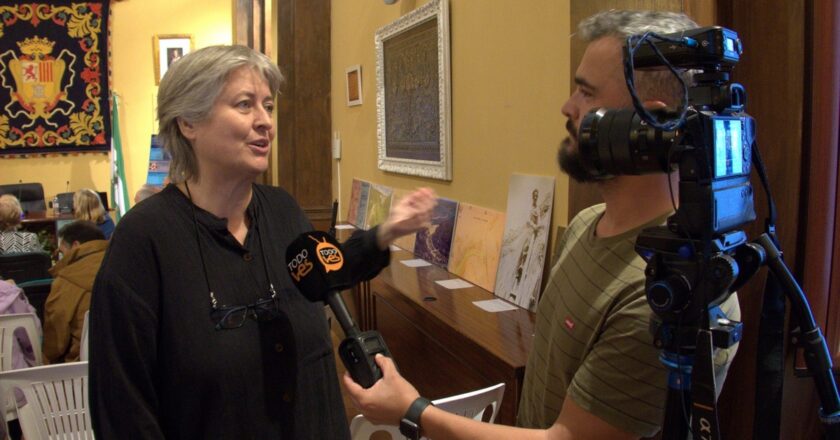 La especialista en memoria oral Beatriz Díaz explica en una entrevista radiofónica su investigación sobre el poblado de los Hurones