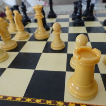 Alberto Mateos imparte clases de ajedrez