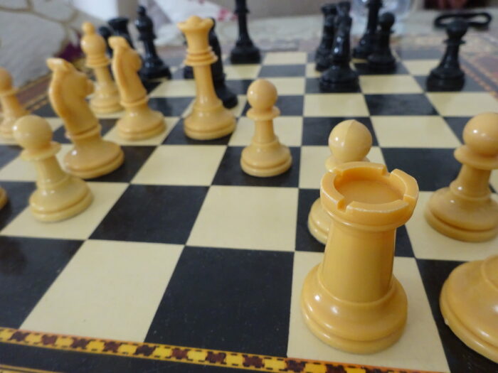 Alberto Mateos imparte clases de ajedrez