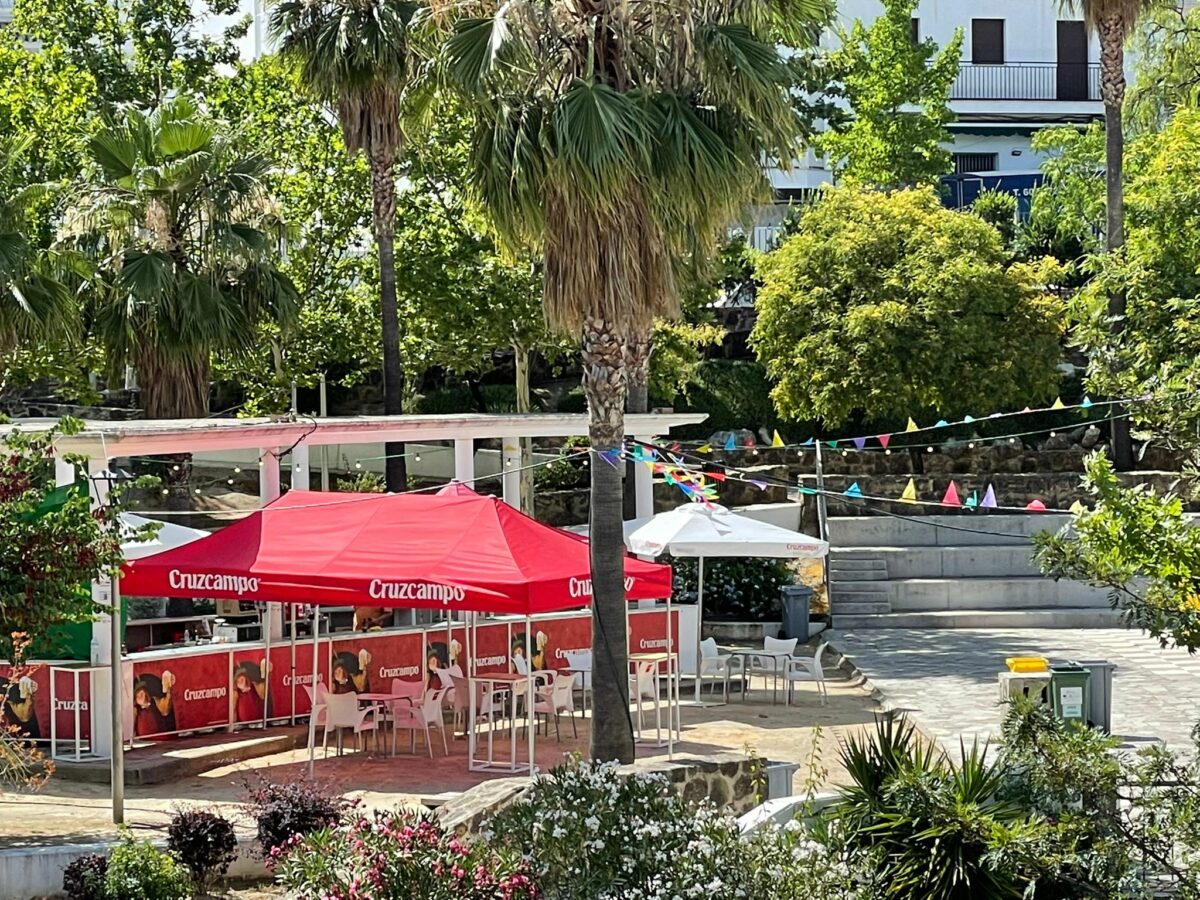 La fiesta de los espacios públicos se impone al derecho al descanso