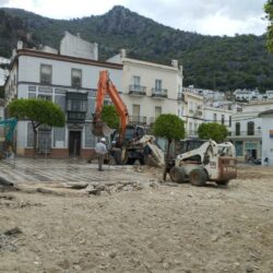 Obras para sustituir el pavimento resbaladizo de La Plaza