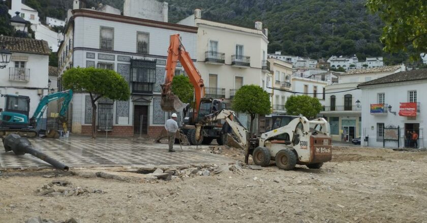Obras para sustituir el pavimento resbaladizo de La Plaza