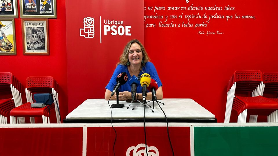Isabel Gómez, en la sede del PSOE (Foto: Radio Ubrique).