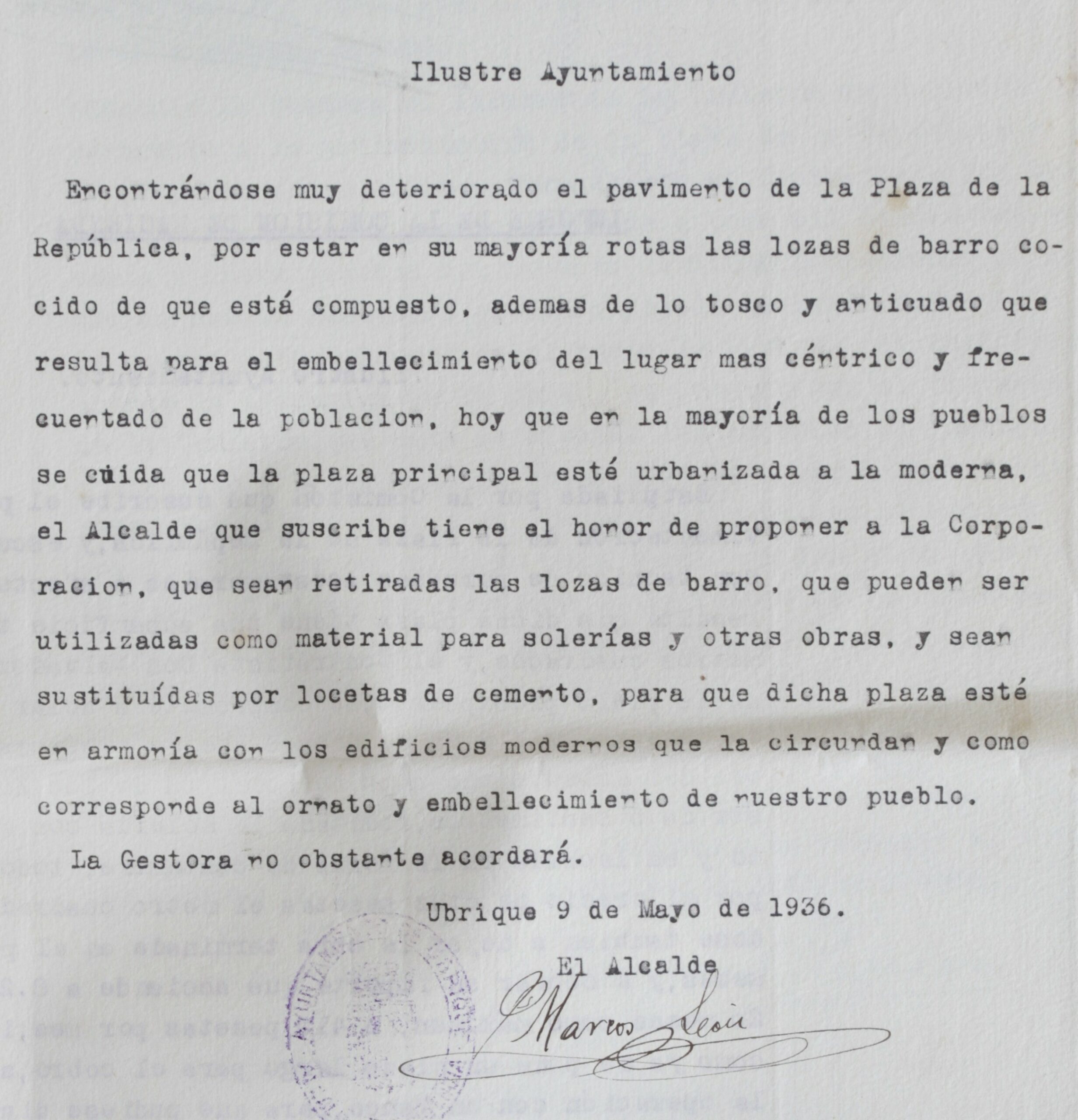 Escrito del alcalde accidental de Ubrique, Marcos León López, sobre el proyecto de pavimentación de la Plaza de la República, 9/5/1936 (AHMU).