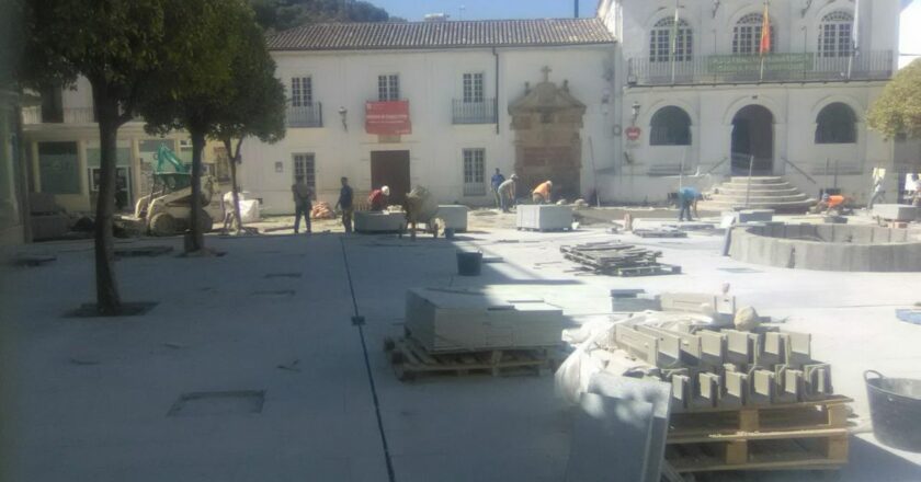 Cuando la República proyectó un nuevo pavimento de la Plaza del Ayuntamiento