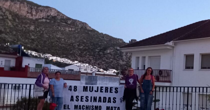 Alas Violetas de Ubrique condena la violencia machista y el asesinato de mujeres