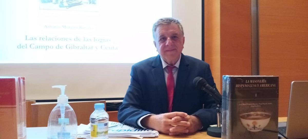 Antonio Morales Benítez, al inicio de su conferencia inaugural del symposiuum internacional en Ceuta