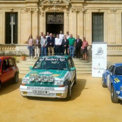 Coches clásicos en el <i>Andalusía Festival Legend</i> de Ubrique