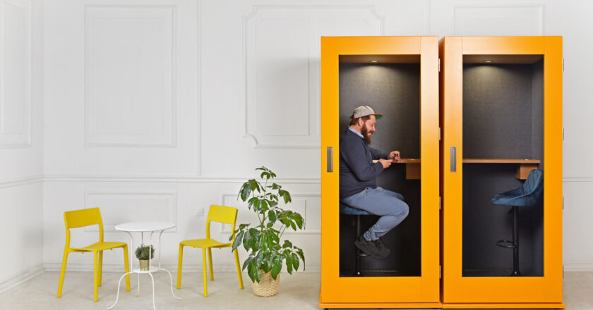 Cabinas acústicas en oficinas: espacios privados y tranquilos