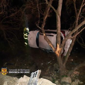 Un herido en un accidente de tráfico en la carretera de Ubrique a Alcalá de los Gazules