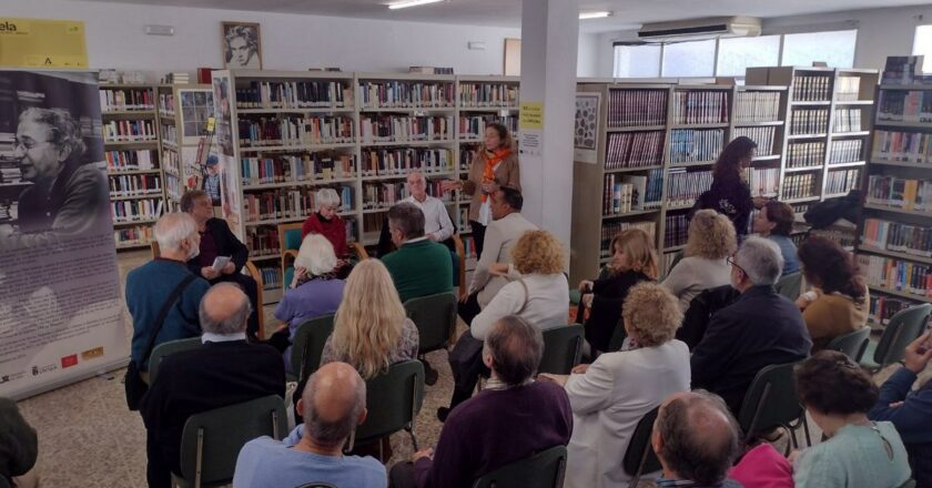 La historiadora Margarita García Díaz presentó el libro póstumo del escritor ubriqueño Jesús Ynfante Corrales