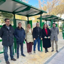 Dos marquesinas para esperar el autobús
