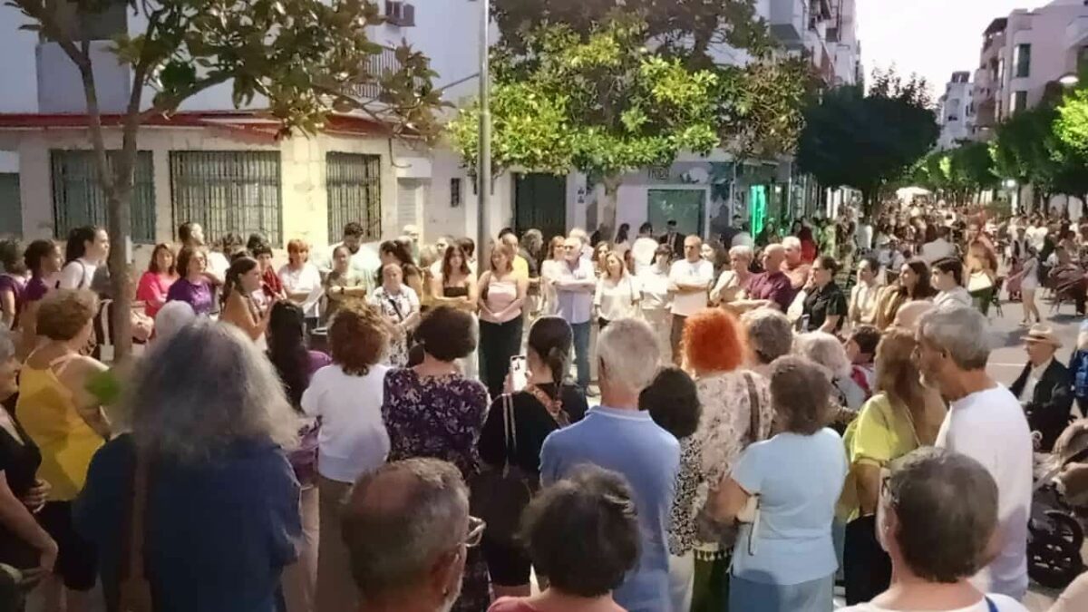 Celebrada una concentración en Ubrique para denunciar el genocidio que comete Israel contra los palestinos en Gaza