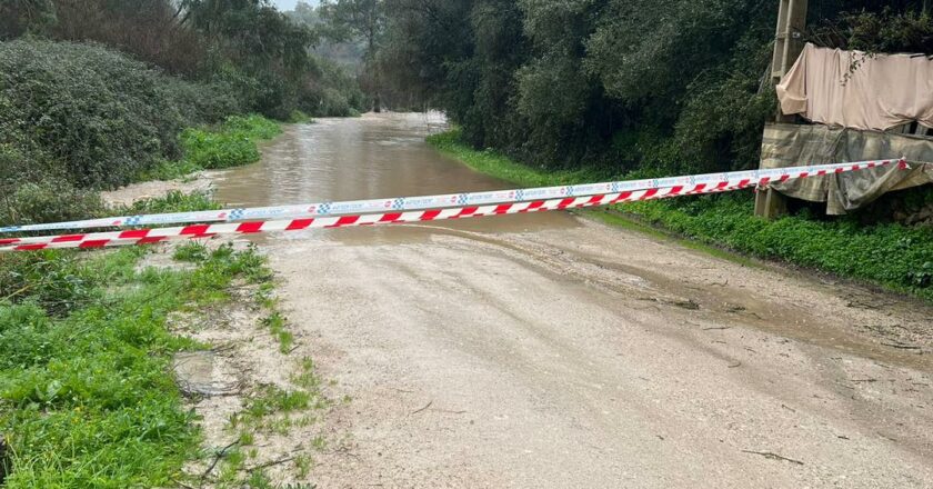 Cerrado al tráfico el camino del Naranjal por inundaciones