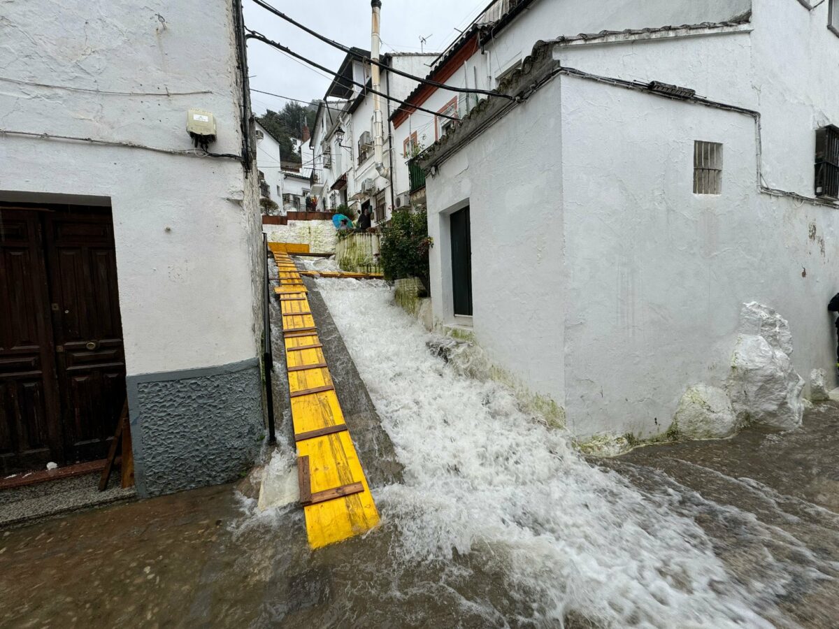 Control para dejar circular el caudal de Ubrique el Ato