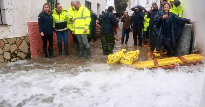 La presidenta de la Diputación, en las zonas más afectadas por el temporal en Ubrique