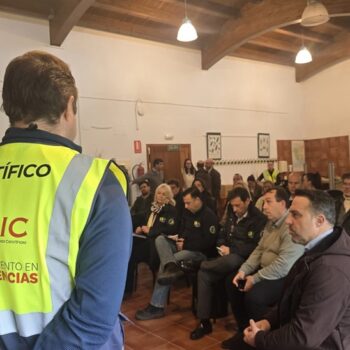 Técnicos ofrecen información científica al alcalde sobre ruidos y movimientos del suelo