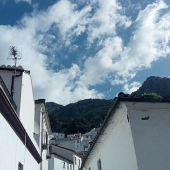 «Estos días azules y este sol de la infancia…»