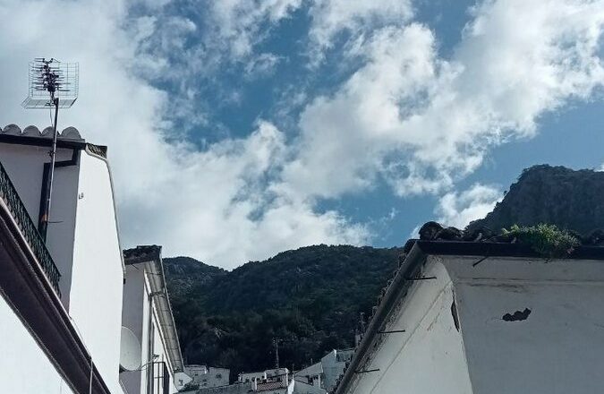 «Estos días azules y este sol de la infancia…»