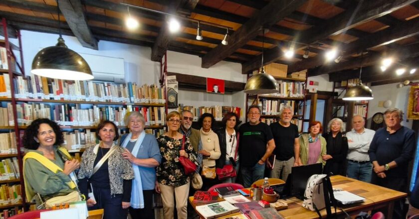 Representantes del Club de Lectura de la Biblioteca Municipal de Ubrique, en la Casa de la Memoria