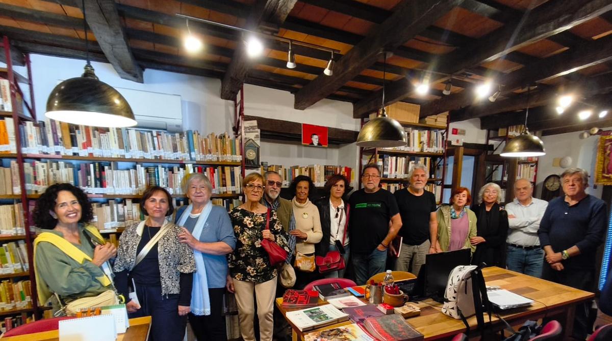 Representantes del Club de Lectura de la Biblioteca Municipal de Ubrique, en la Casa de la Memoria