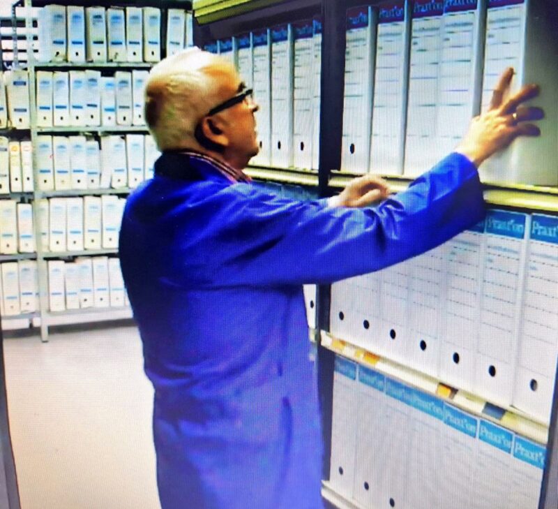 Vicente Domínguez Coronil, en el Archivo Municipal de Ubrique.